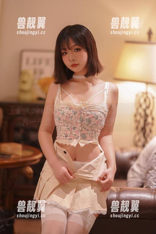 玉汇 kokuhui 玉汇 kokuhui的Leohex油光泳装高清照片——这种光泽感我真是想要了!